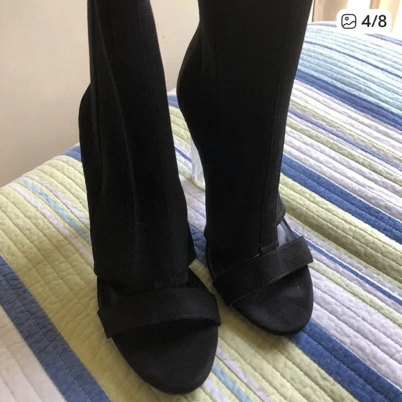 Elegant Black Ankle Boots with Clear Heels - Picture 4 of 7